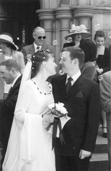 A soppy glance amid the bubbles... Click here to return to this photo's thumbnail in the Wedding Photo Index